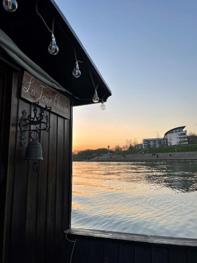 Logement Insolite La Toue Cabanee Centre Ville 昂热 外观 照片